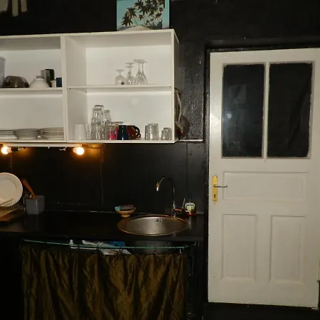 Apartment Chomsky Residence